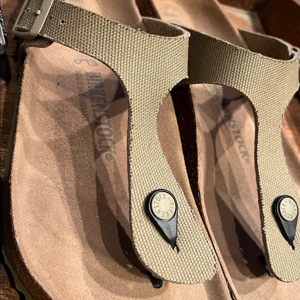 (2) Pairs of Birkenstock Gizeh 40 / 9 - Picture 5 of 10